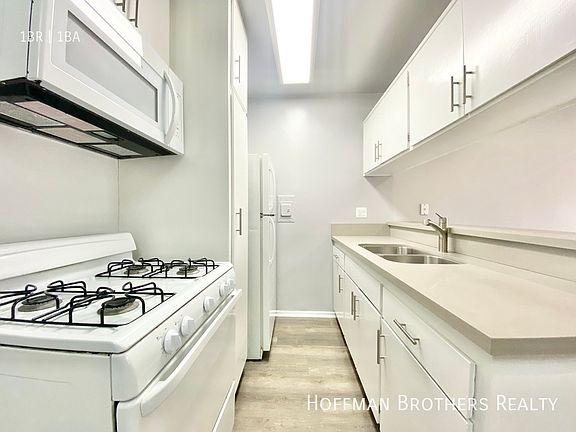 3rd image of 12309 Burbank Blvd #7