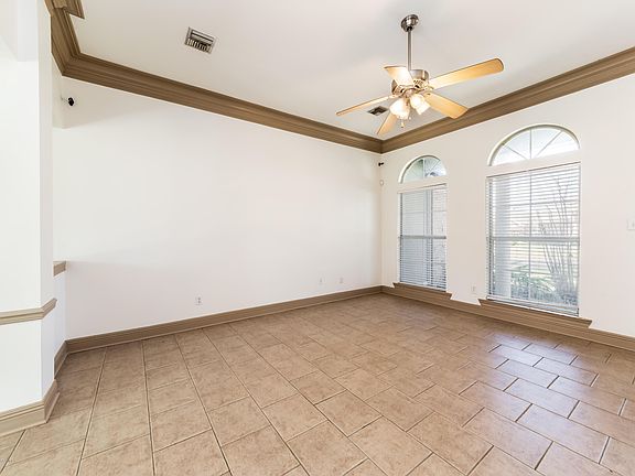 4th image of 128 Windermere Cir