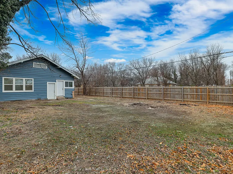 Huge Back Yard that is Fully Fenced and Gated.