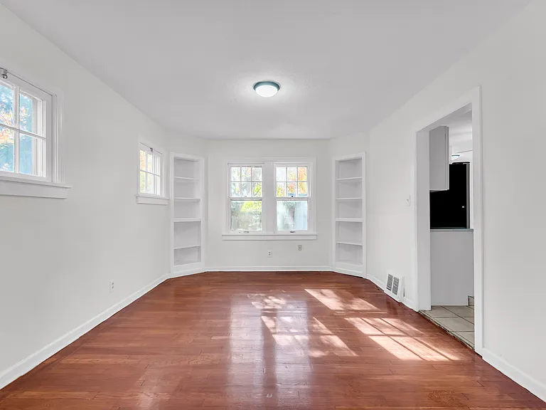 3630 Bainbridge Rd — Photo 12