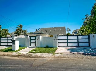 22738 Sylvan St, Woodland Hills, CA 91367