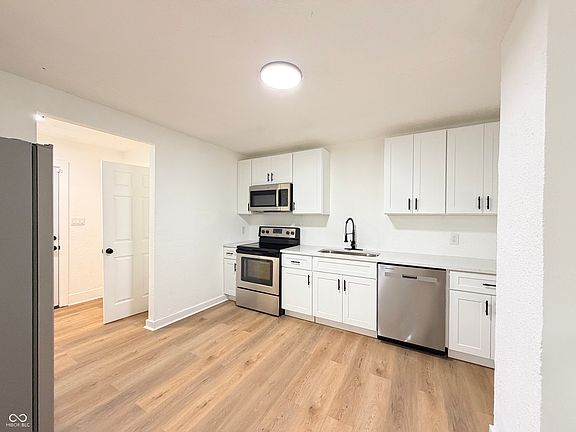 2nd image of 1138 N Parker Ave