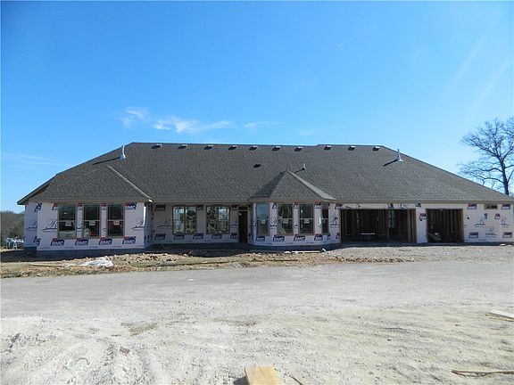 3rd image of 3005 NE Doyle Dr