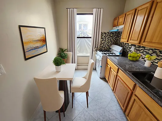 Rented by Voro Purple LLC | media 5