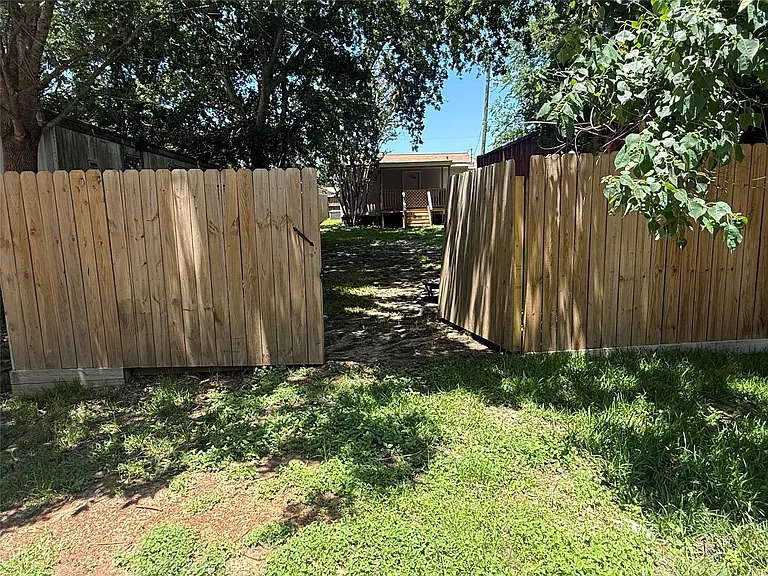 11874 Vanwood St — Photo 36