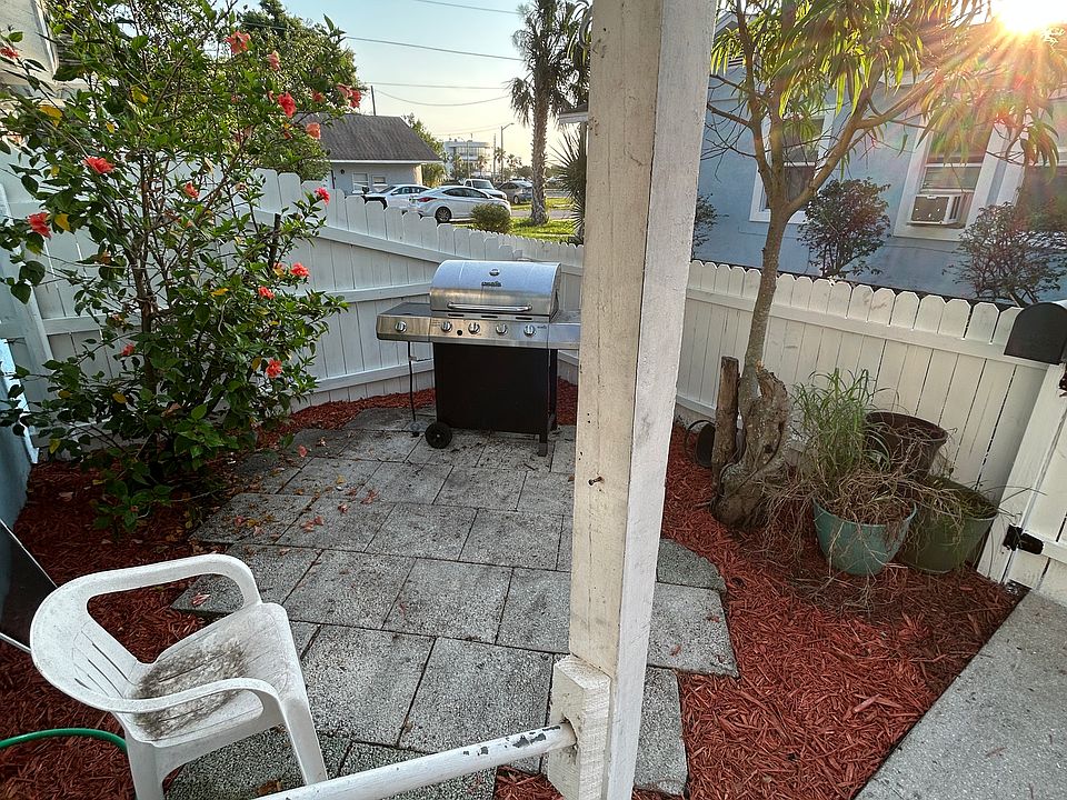 Front Patio great for grilling out and entertaining