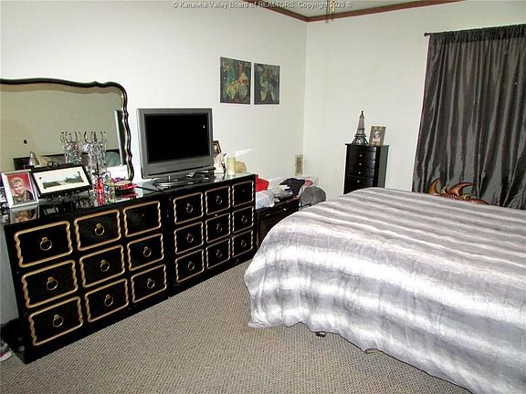 4th image of 2106 Kanawha Blvd E APT 215