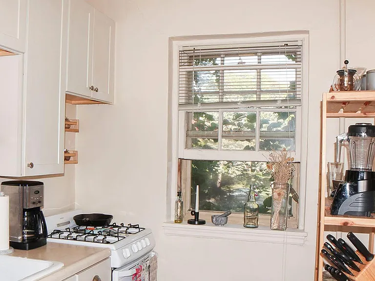 Highland Village Apartments — Photo 32