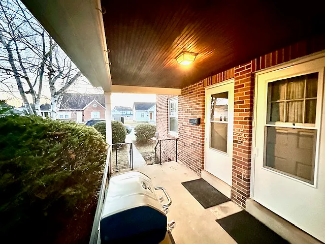Covered Side Porch & Entrance 2nd Floor