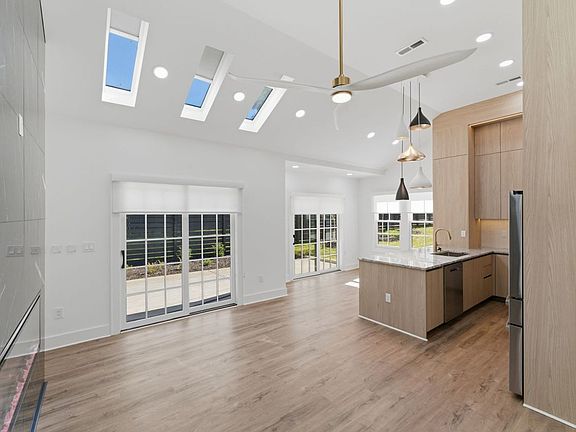 2nd image of 1840 Merriman Ave