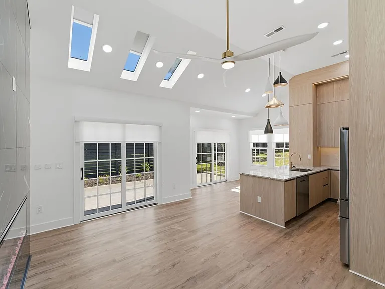 1840 Merriman Ave — Photo 2