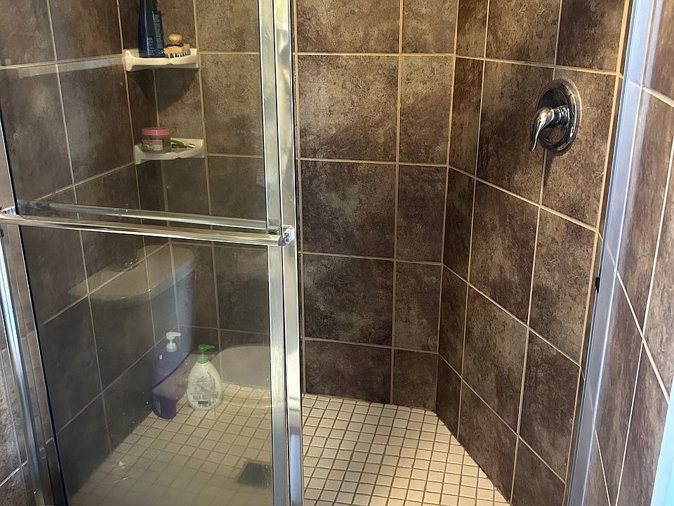 2nd image of 187 Loomis St #3
