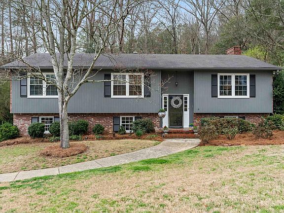 2nd image of 3326 Pembrooke Ln