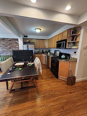 2nd image of 172 Avenue A #3A