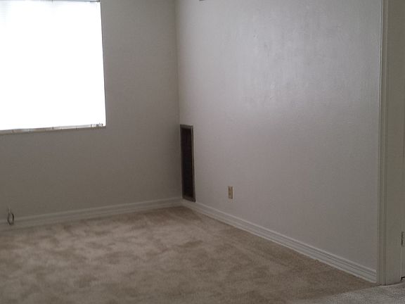 4th image of 227 Columbia Dr APT A