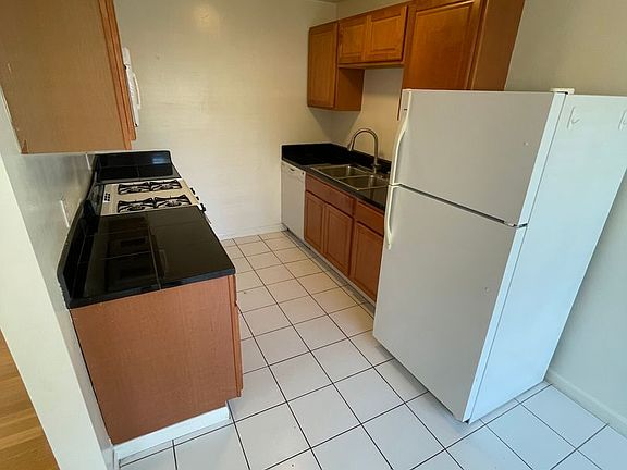 3rd image of 2822 Reynard Way APT 6
