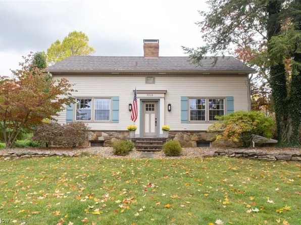 9518 Bainbridge Rd, Chagrin Falls, OH 44023