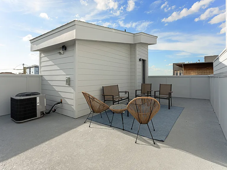 1004 Travis Ave #112 — Photo 24