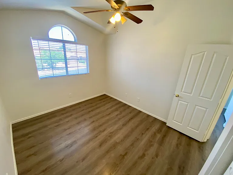 12637 W Cambridge Ave — Photo 31