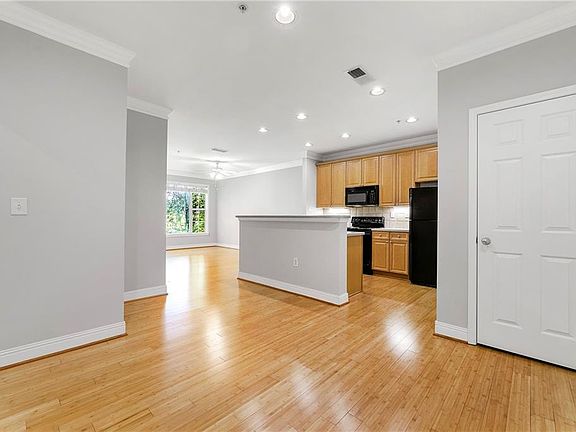 2nd image of 4201 Stratford Cmns