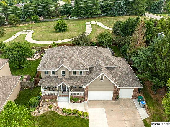 2nd image of 903 Killarney Dr