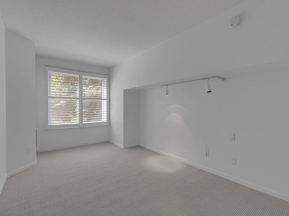 4th image of 240 Lombard St APT 333