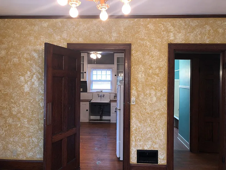 605 Forest Ave — Photo 18