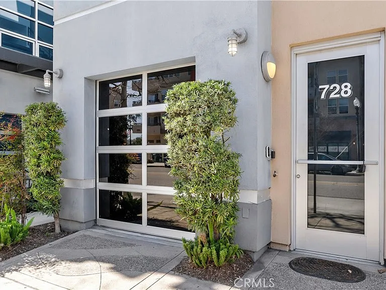 728 N Santiago St — Photo 2