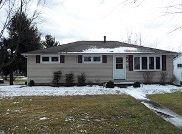 1st image of 220 Hillside Cir