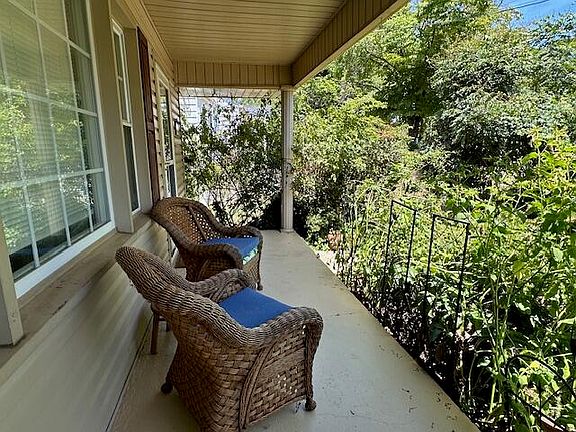 3rd image of 720 Auburn Pl