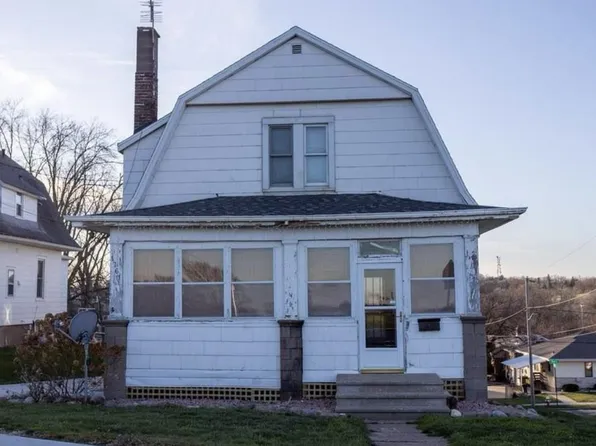 1761 Clarke Dr, Dubuque, IA 52001