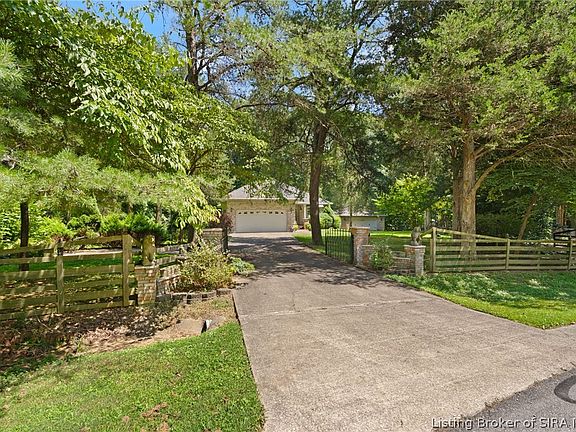 4th image of 8570 Seneca Drive NE