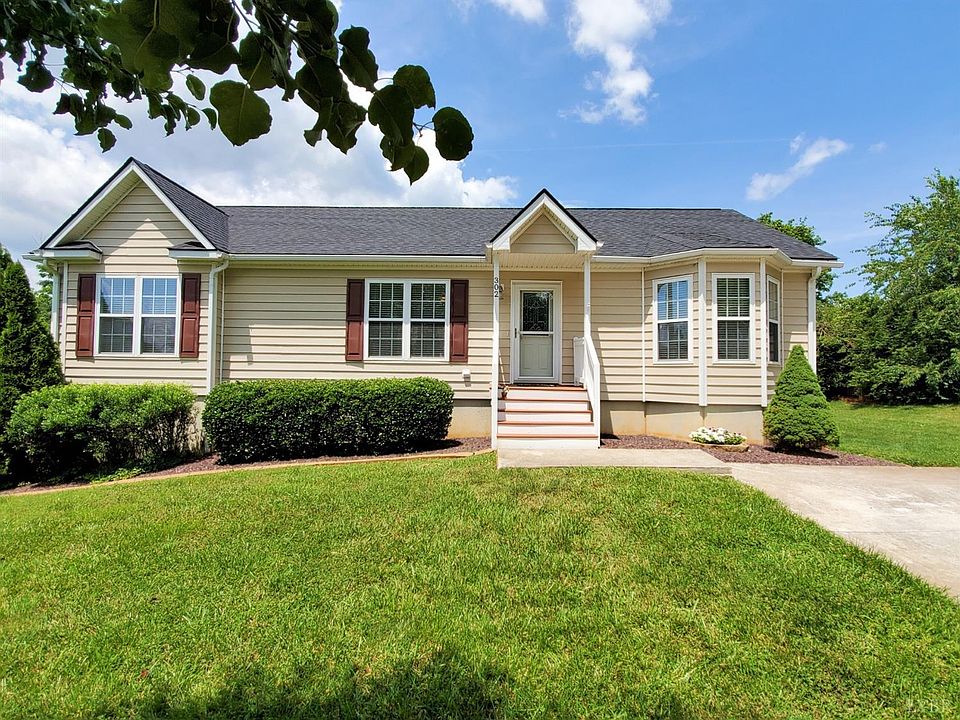 1st image of 302 Woodberry Ln