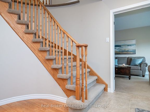 4th image of 167 Luckport Cres