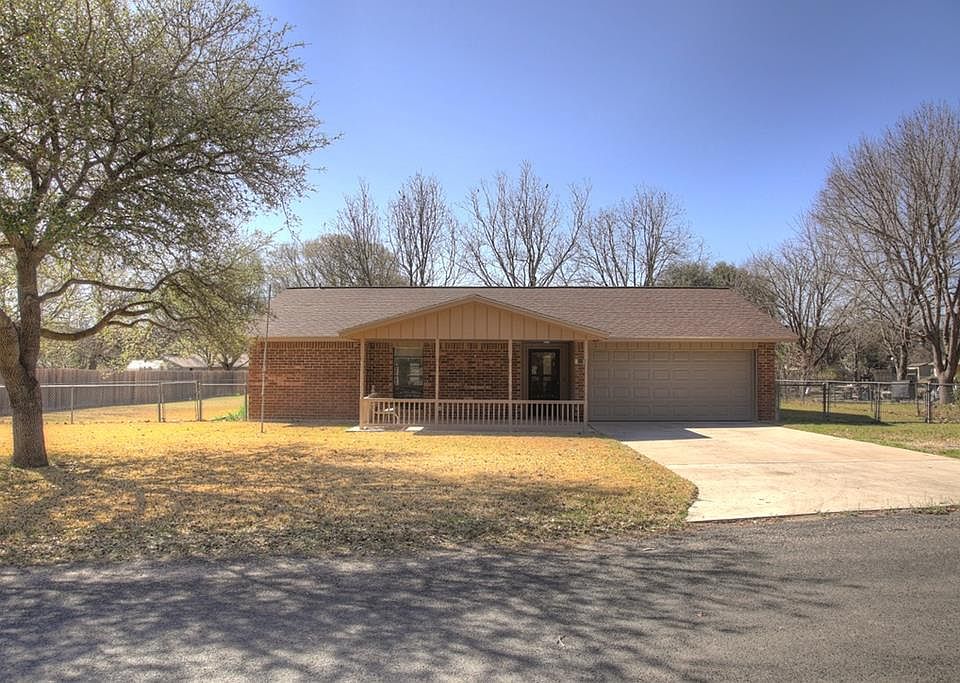 1st image of 215 Bumble Bee Dr W