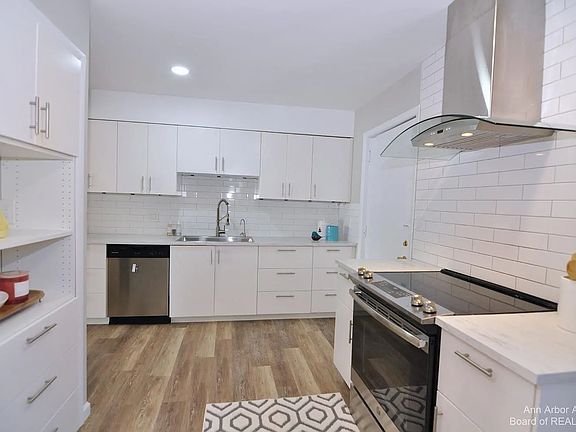 2nd image of 2510 Traver Blvd