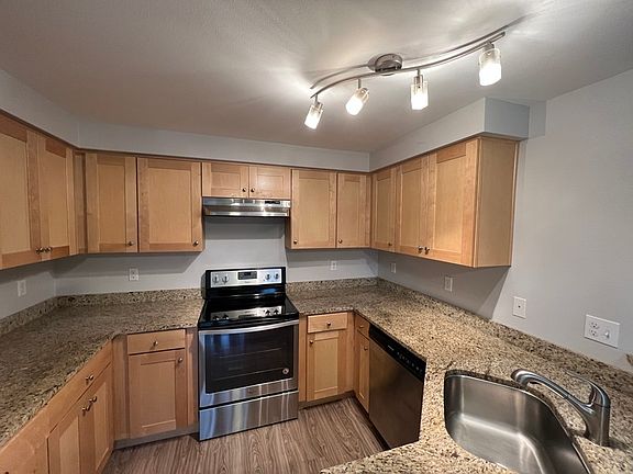 5th image of 10015 NE 120th Ln APT E302