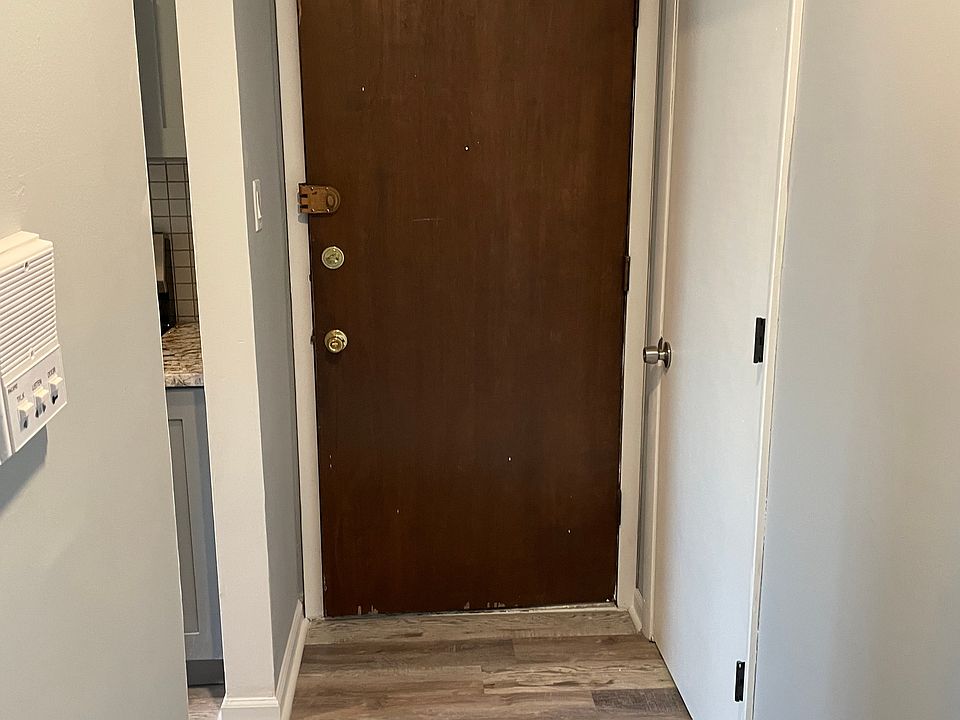 1st image of 1617 Memorial Dr APT 3D