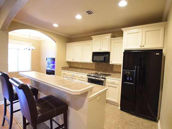 4th image of 205 Colchester Dr