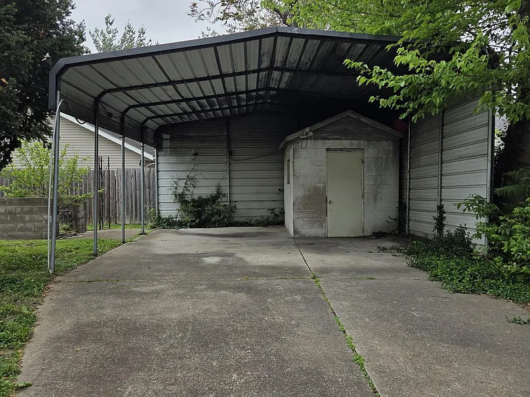 1111 S Mechanic St — Photo 4