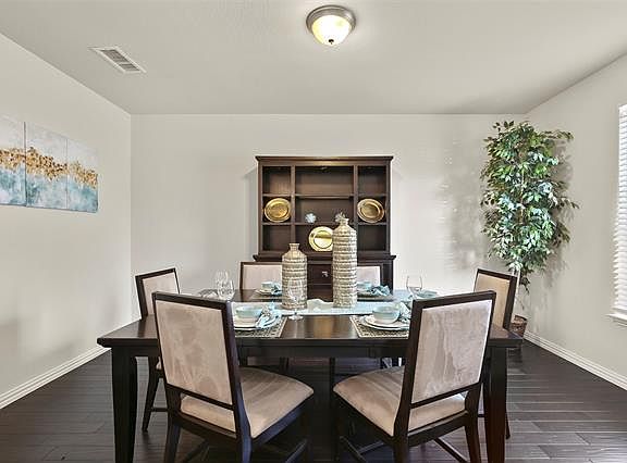 5th image of 2409 Olivia Ln
