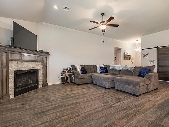 3rd image of 18313 Groveton Blvd