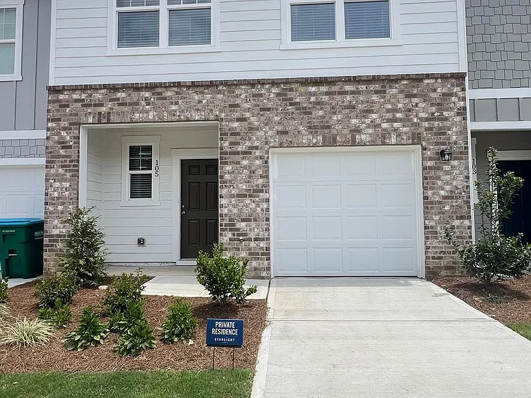 105 Thetford Way — Photo 1