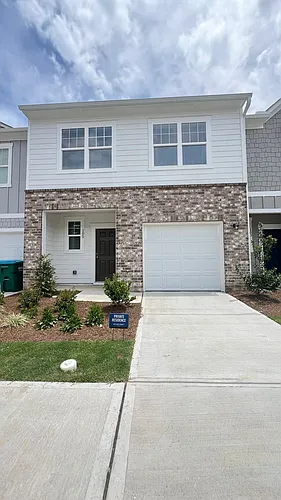 105 Thetford Way Photo 1