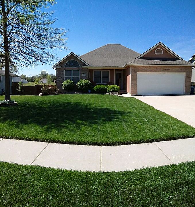 1st image of 122 Willis Dr