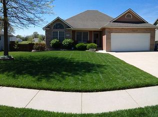 122 Willis Dr, Tonganoxie, KS 66086