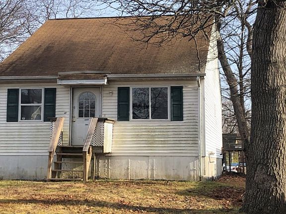 3rd image of 71 Moriches Dr