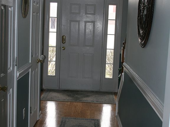 3rd image of 8561 Charlotte Ct