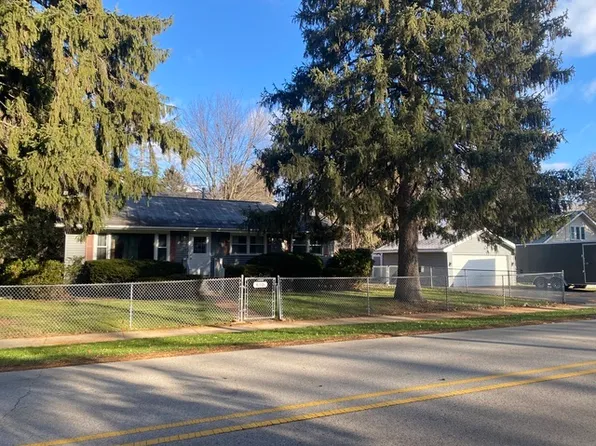 610 Lincoln Ave, Fox River Grove, IL 60021