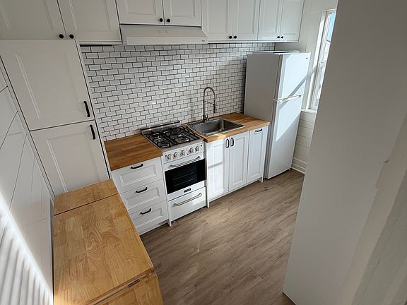 3rd image of 3077 Sacramento St Unit 2